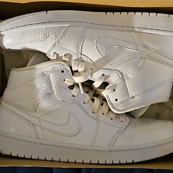 *** 12 PAIRS JORDAN 1S *** - Picture 3 of 12